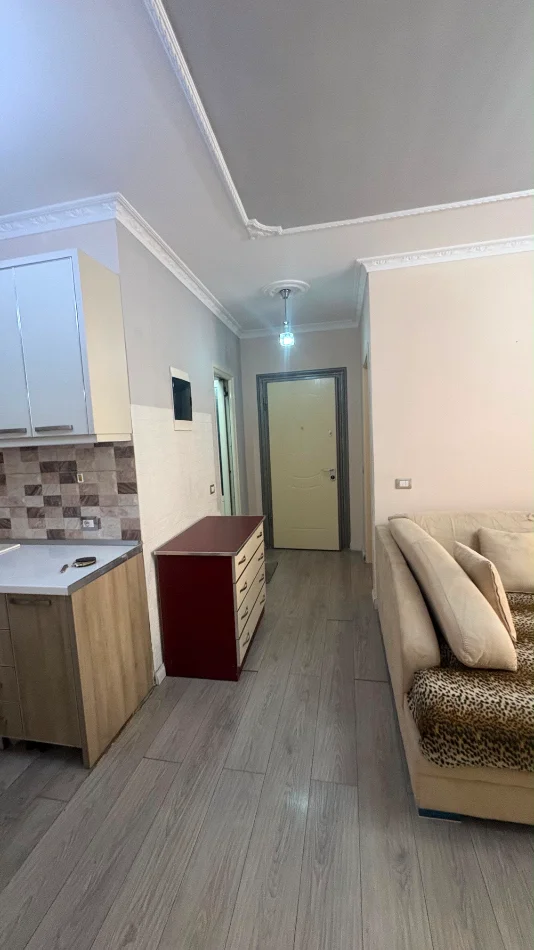 Tirane, jepet me qera apartament 2+1+Ballkon Kati 3, 90 m² 500 € (Astir prane Big Pjata)