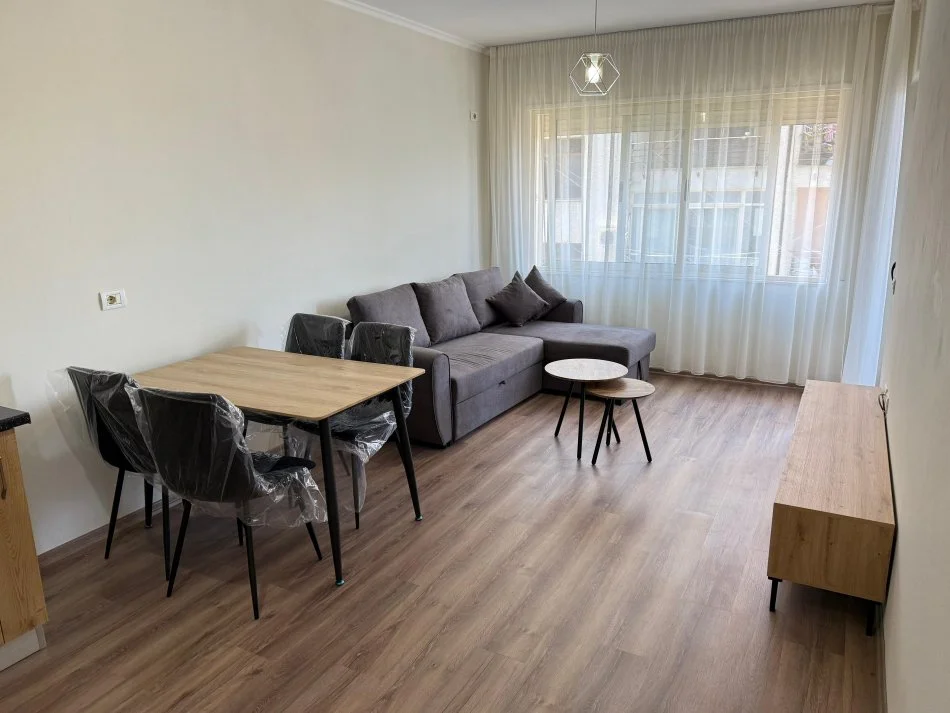 Tirane, jepet me qera apartament 1+1+Ballkon Kati 5, 60 m² 400 € (Misto Mame, Kompleksi Ales)
