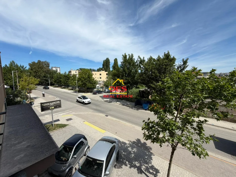 Vlore, shitet apartament 2+1+Ballkon Kati 3, 82 m² (Rruga Sazani)