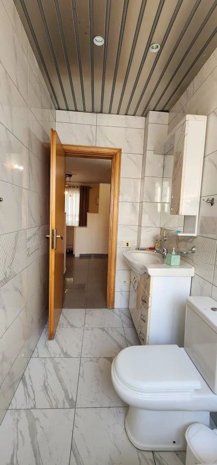 Tirane, jepet me qera 2+1+Aneks+Ballkon Kati 4, 100 m² 700 € (Lidhja)
