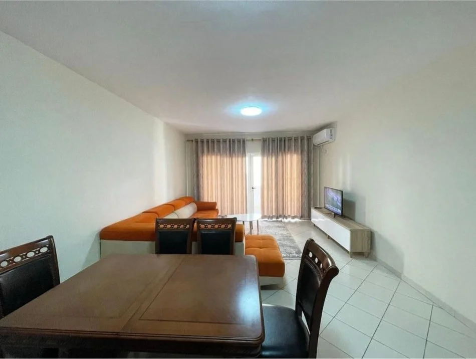 Tirane, jepet me qera 2+1+Ballkon , 550 € (Rruga Tom Plezha)