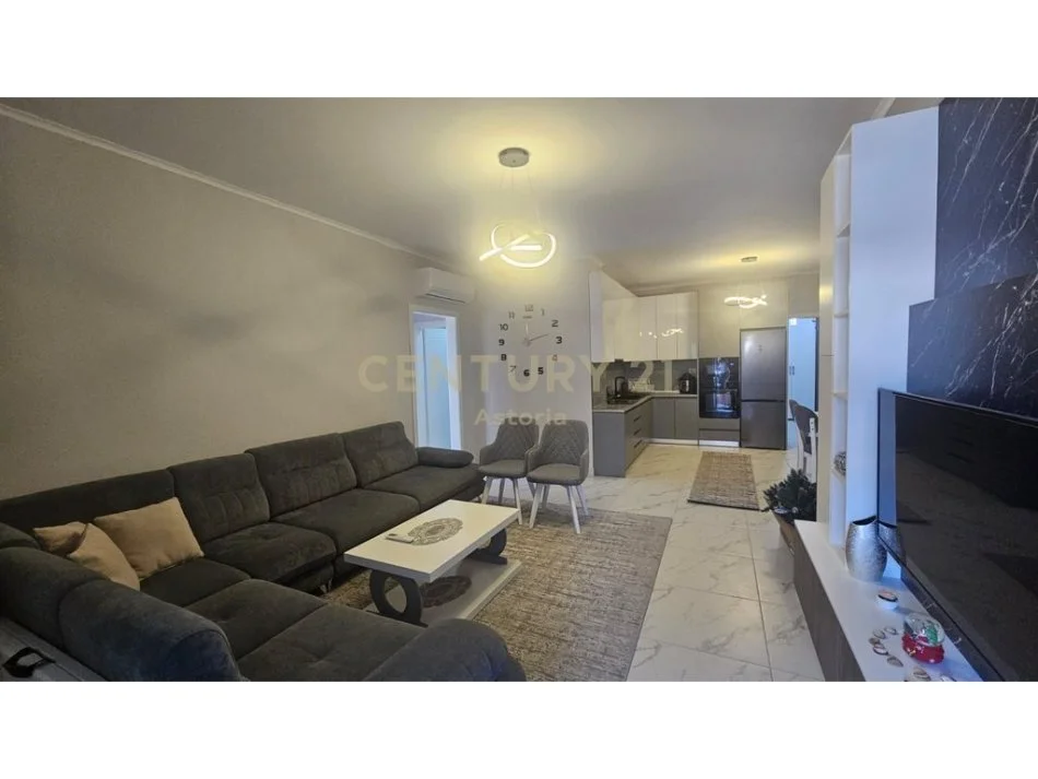 Tirane, jepet me qera apartament 2+1+Aneks+Ballkon Kati 4, 116 m² 500 € (Kinostudio, Tiranë)