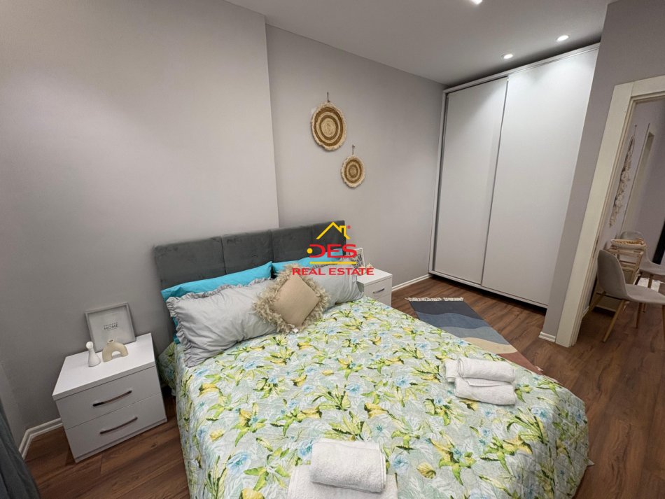 Vlore, jepet me qera apartament 1+1+Ballkon Kati 2, 80 m² 450 € (Rruga Çajupi)