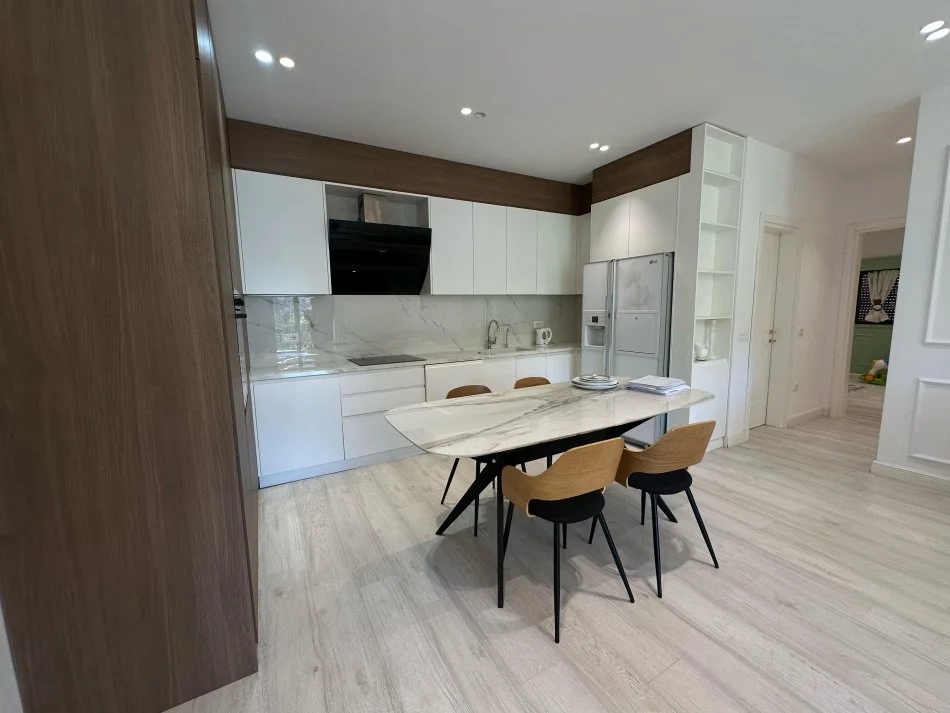 Tirane, jepet me qera apartament 2+1+Ballkon Kati 1, 120 m² 1.203 € (QIRA, APARTAMENT 2+1+2 LIQENI I THATE!)