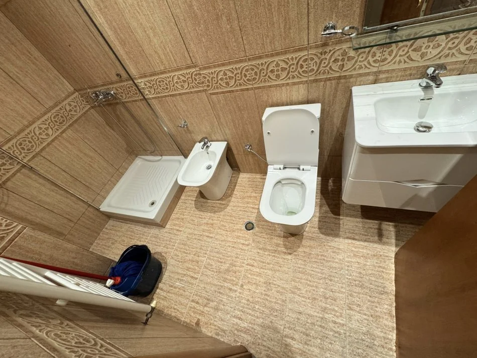 Tirane, jepet me qera apartament 2+1 Kati 8, 110 m² 800 € (Stacioni i trenit prane postes)