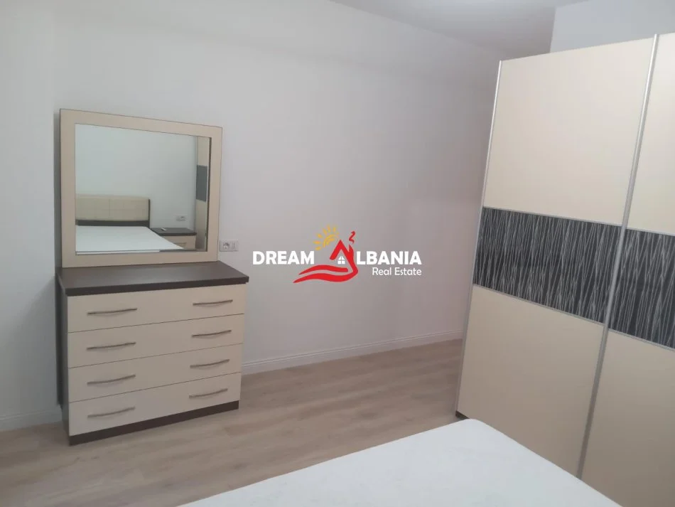 Tirane, jepet me qera apartament 2+1 Kati 2, 100 m² 700 € (Xhamlliku)