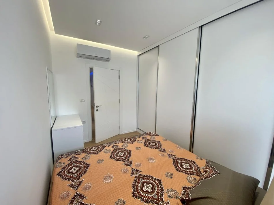 Tirane, jepet me qera apartament 2+1+Ballkon Kati 1, 75 m² 500 € (Prane Tregut Ushqimor, Selite)