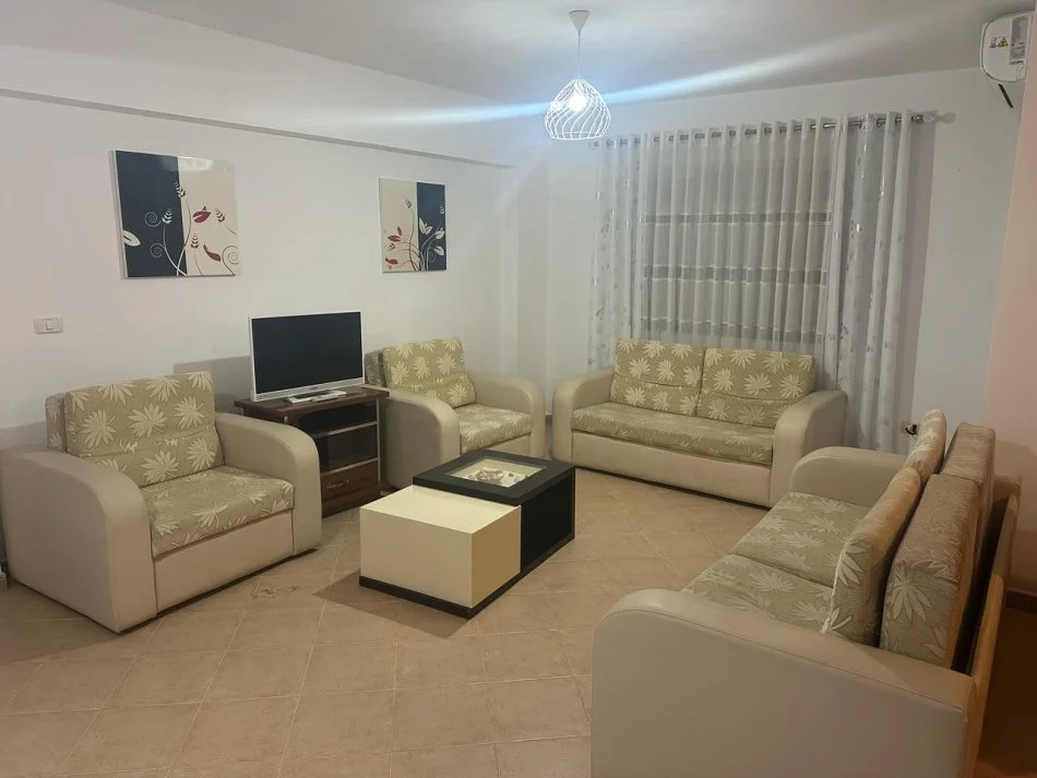 Tirane, jepet me qera apartament 2+1+Ballkon Kati 4, 92 m² 450 € (Kthesa Kamzes)