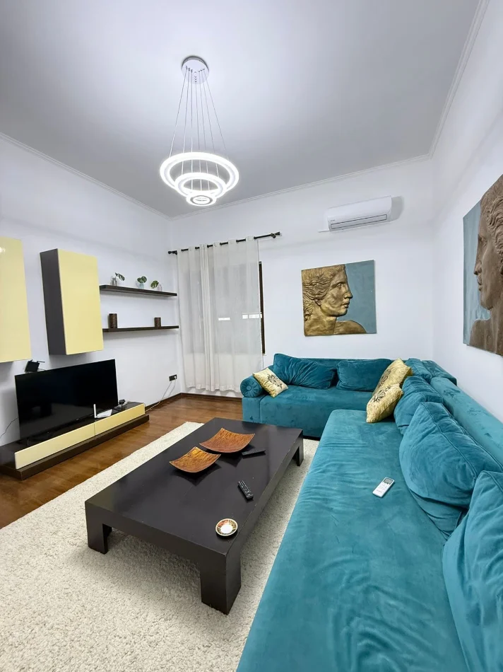 Tirane, jepet me qera apartament 2+1 Kati 4, 120 m² 1.200 € (Qender)