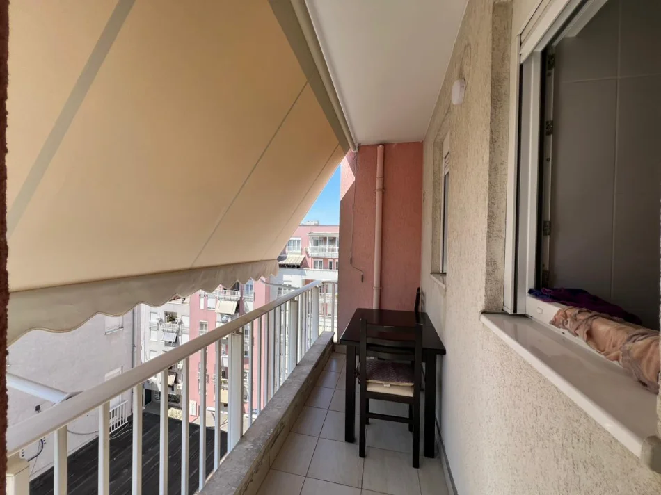 Tirane, jepet me qera apartament 1+1+Ballkon Kati 8, 75 m² 650 € (Rruga Ndre Mjeda)