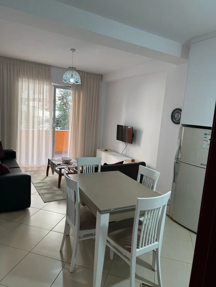 Tirane, jepet me qera apartament 1+1+Ballkon Kati 2, 430 € (Astir prane Artistit)