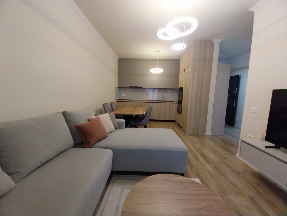 Tirane, jap me qera apartament 1+1+Ballkon Kati 3, 80 m² 900 € (liqeni i thate)