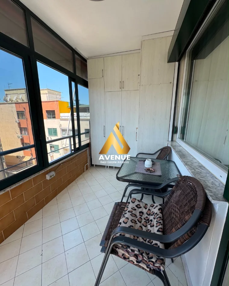 Tirane, jepet me qera apartament 2+1+Ballkon , 95 m² 750 € (Rruga Muhamet Gjollesha)