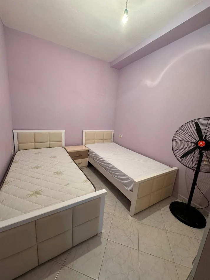 Durres, jepet me qera apartament 2+1 Kati 2, 90 m² 300 € (Golem)