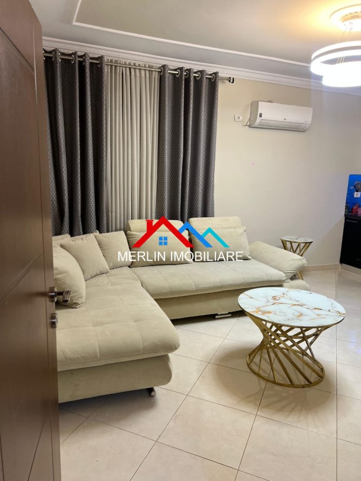 Tirane, jepet me qera apartament 1+1+Ballkon Kati 1, 70 m² 500 € (XHAMLLIKU)