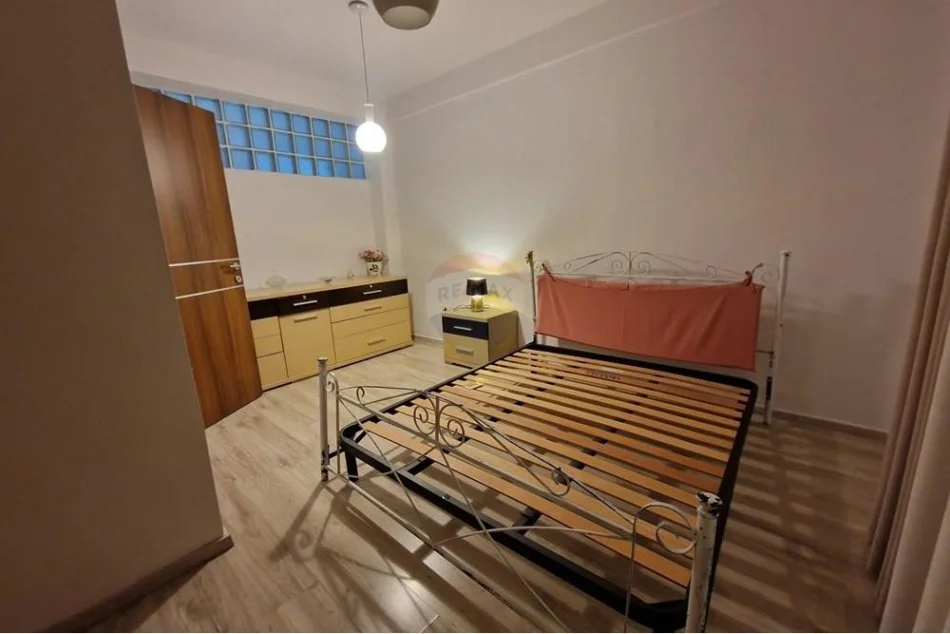 jepet me qera , 85 m² 650 € (Apartament 1+1 me qira tek rruga e Bogdanve.)