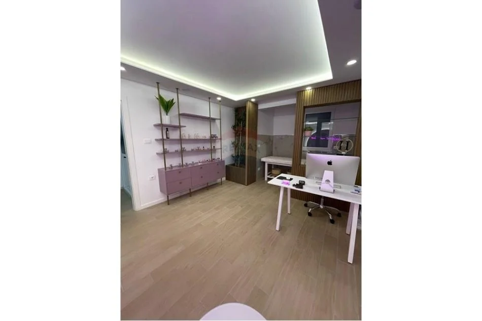 jepet me qera , 68 m² 800 € (Jepet me qira ambient biznesi ne Vasil Shanto!)