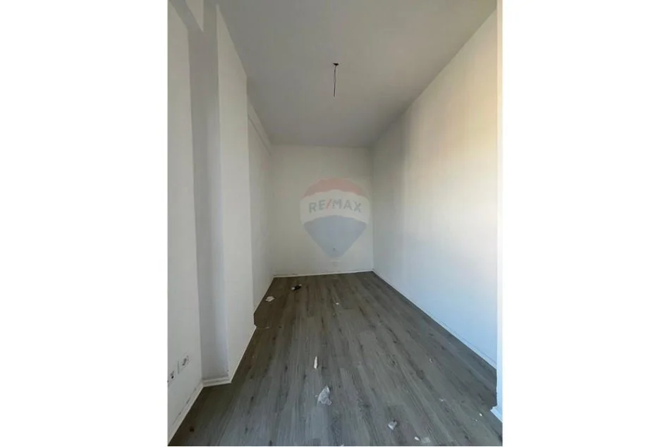 jepet me qera , 127 m² 1.000 € (Apartament 2+1+2 per qira tek Pazari i Ri)