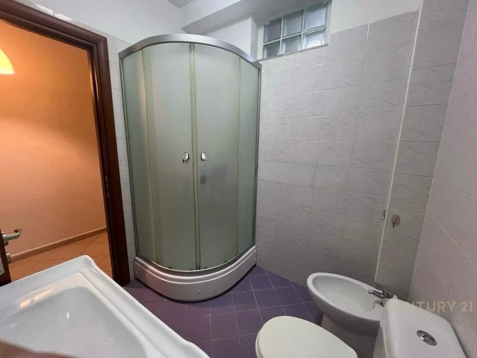 Tirane, jepet me qera apartament 2+1+Ballkon Kati 3, 60 m² 450 € (Kodra e Diellit, Rruga Bill Klinton, Tiranë)