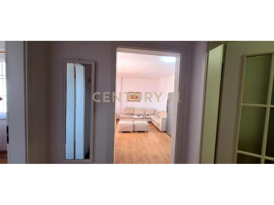 Apartament 1+1 me qera ne Qender te Tiranes, 550 € / ne muaj