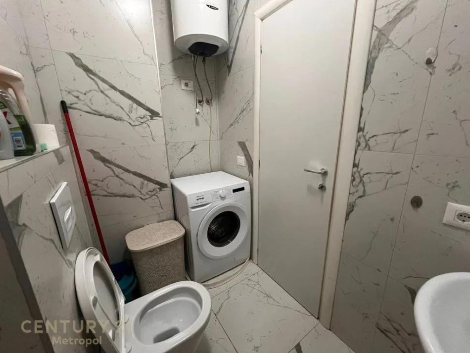 Tirane, jepet me qera apartament 1+1+Ballkon Kati 2, 57 m² 550 € (Shkolla e Bashkuar, Tiranë)
