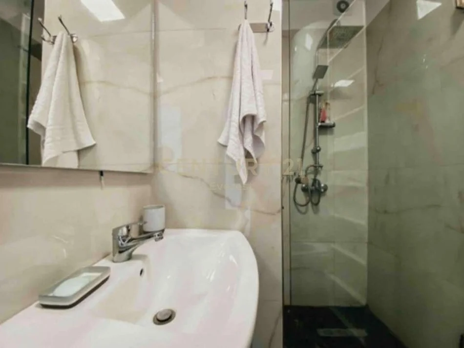 Tirane, jepet me qera apartament 1+1+Ballkon Kati 9, 57 m² 135.000 € (Usluga, Tiranë)
