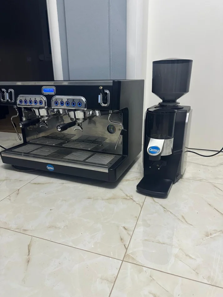 Tirane, shes Makine kafeje | Ekspres Mulli kafe