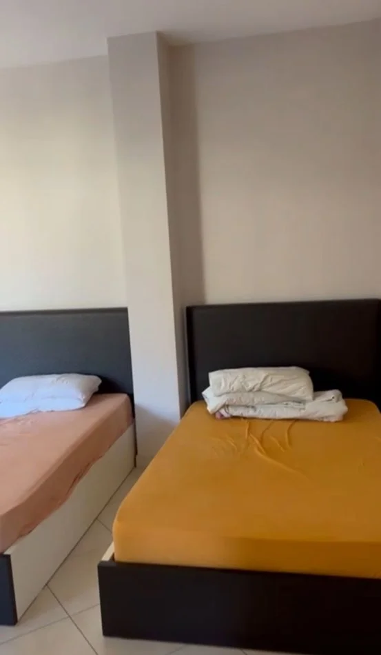 Tirane, jepet me qera apartament 1+1+Ballkon Kati 2, 57 m² 350 € (Kinostudio , te rajoni nr 04)