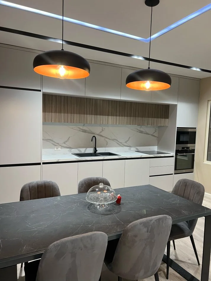 Tirane, jepet me qera apartament 2+1+Ballkon Kati 2, 100 m² 800 € (Don Bosko)