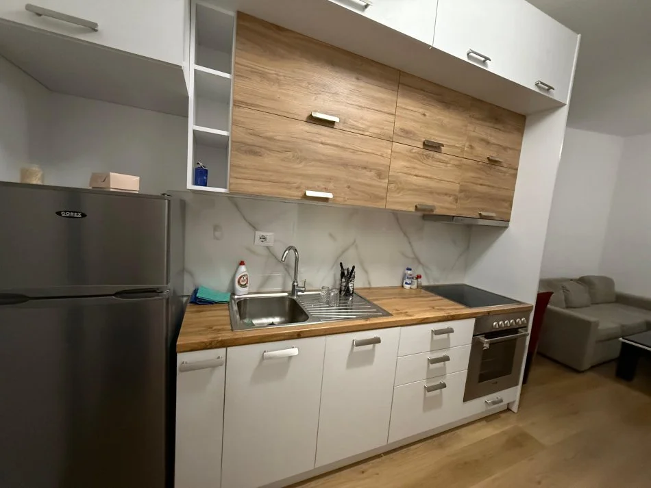 Tirane, jepet me qera apartament 1+1 Kati 5, 60 m² 400 € 