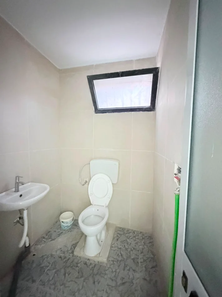 Durres, jepet me qera ambjent biznesi Kati 0, 45 m² 450 € (Pranvera, Durres)