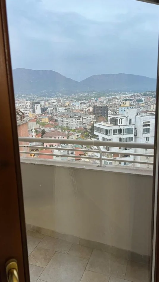 Tirane, jepet me qera apartament 1+1 Kati 15, 60 m² 600 € (Qender prane 9 Katsheve)