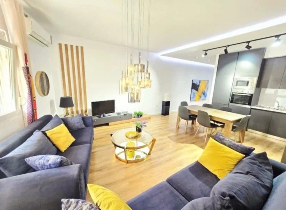 Tirane, shitet apartament 2+1+Ballkon Kati 7, 115 m² 259.000 € (komuna e parisit)