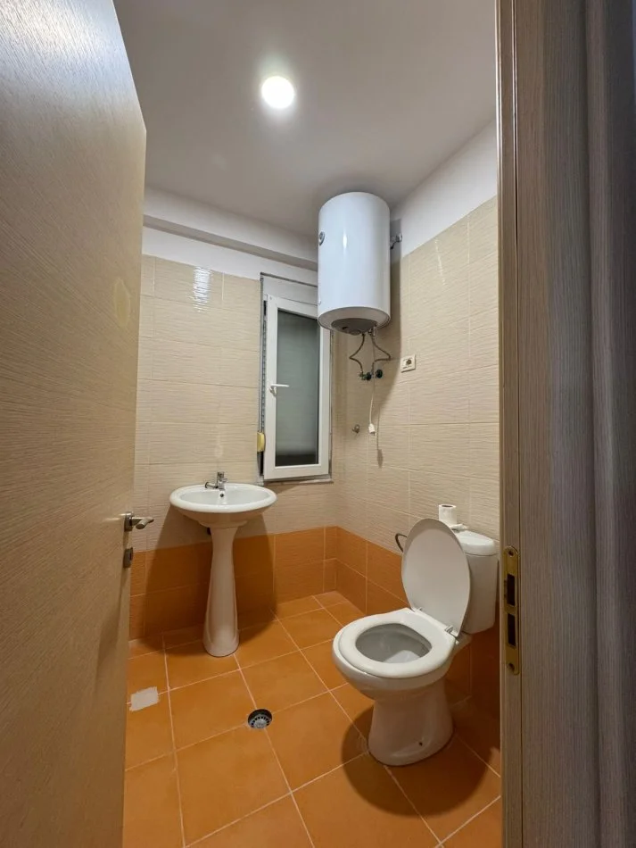 Tirane, jepet me qera 2+1 Kati 4, 100 m² 500 € (RRUGA TEODOR KEKO)