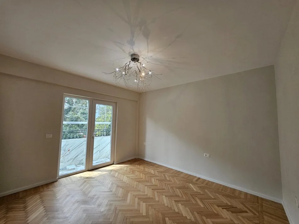 Tirane, jap me qera ambjent biznesi Kati 2, 100 m² 1.000 € 