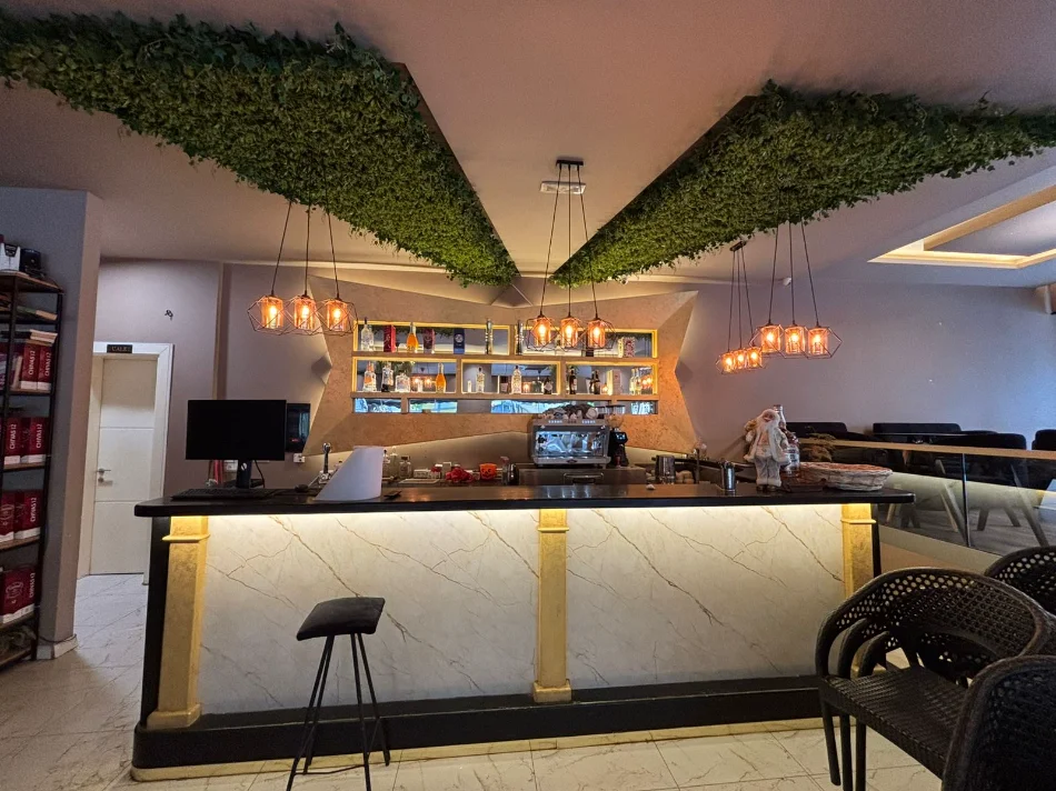 Tirane, jepet me qera Astir  bar-kafe Lokal Kati 0, 90 m² 2.000 €