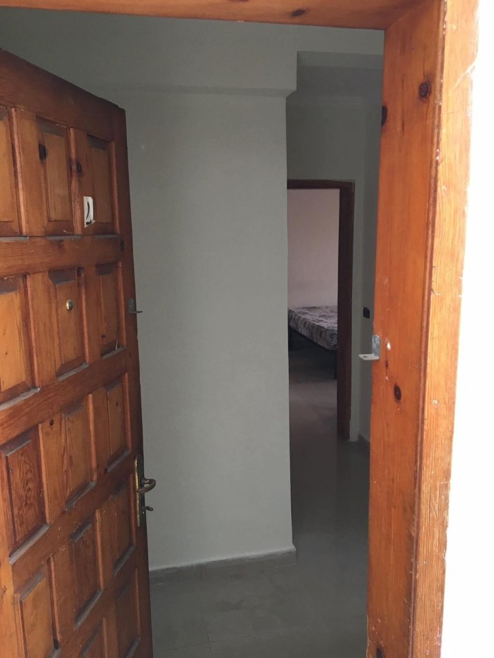 Tirane, jap me qera garsonier 1+1 Kati 0, 40 m² 220 € (Rruga Hamdi Cenojmeri)