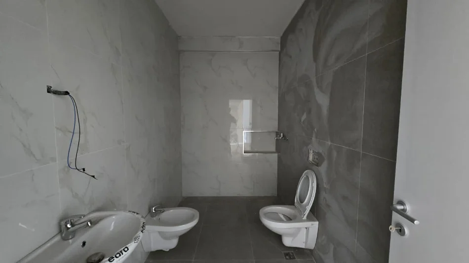 Tirane, shitet apartament 2+1+Ballkon Kati 2, 111 m² 192.000 € 