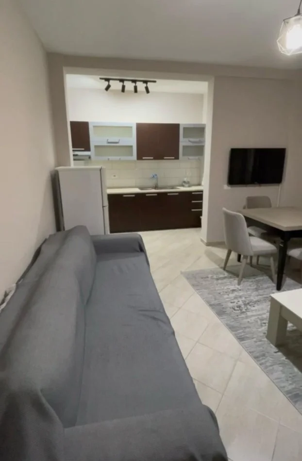 Tirane, jepet me qera apartament 1+1+Ballkon Kati 3, 70 m² 550 € (Kodra e Diellit)