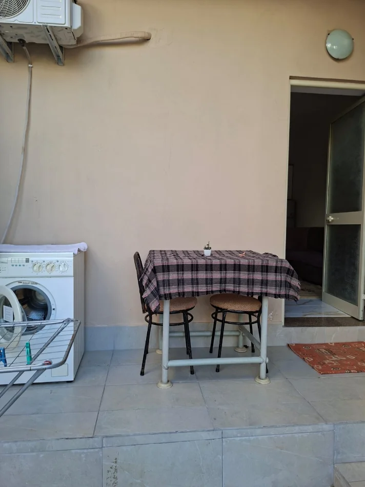 Tirane, jepet me qera apartament 1+1 Kati 1,