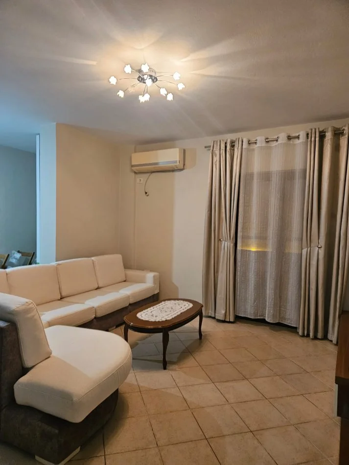 Tirane, jepet me qera apartament 1+1 , 94 m² 500 € (Don Bosko)