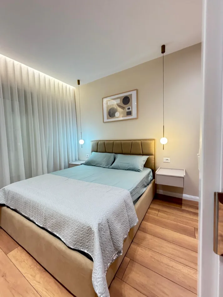 Tirane, jepet me qera apartament 1+1+Ballkon Kati 3, 65 m² 650 € (Rruga Hoxha Tahsim)