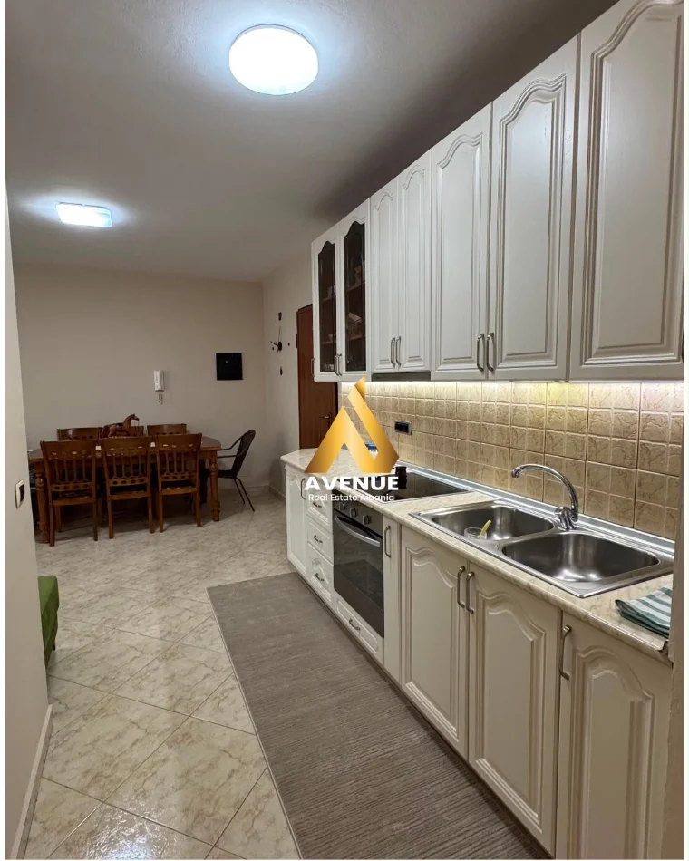Tirane, jepet me qera apartament 2+1+Ballkon , 95 m² 750 € (Rruga Muhamet Gjollesha)