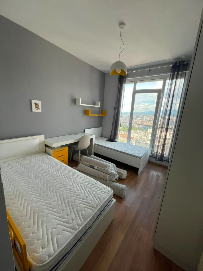 Tirane, jepet me qera apartament 2+1 Kati 4, 100 m² 900 € (Kopshti Botanik)