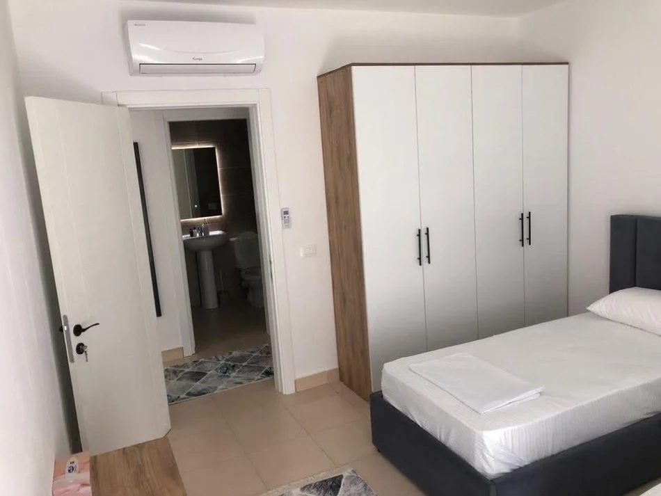 Tirane, jepet me qera apartament 2+1 , 116 m² 650 € (Rruga 5 Maj)