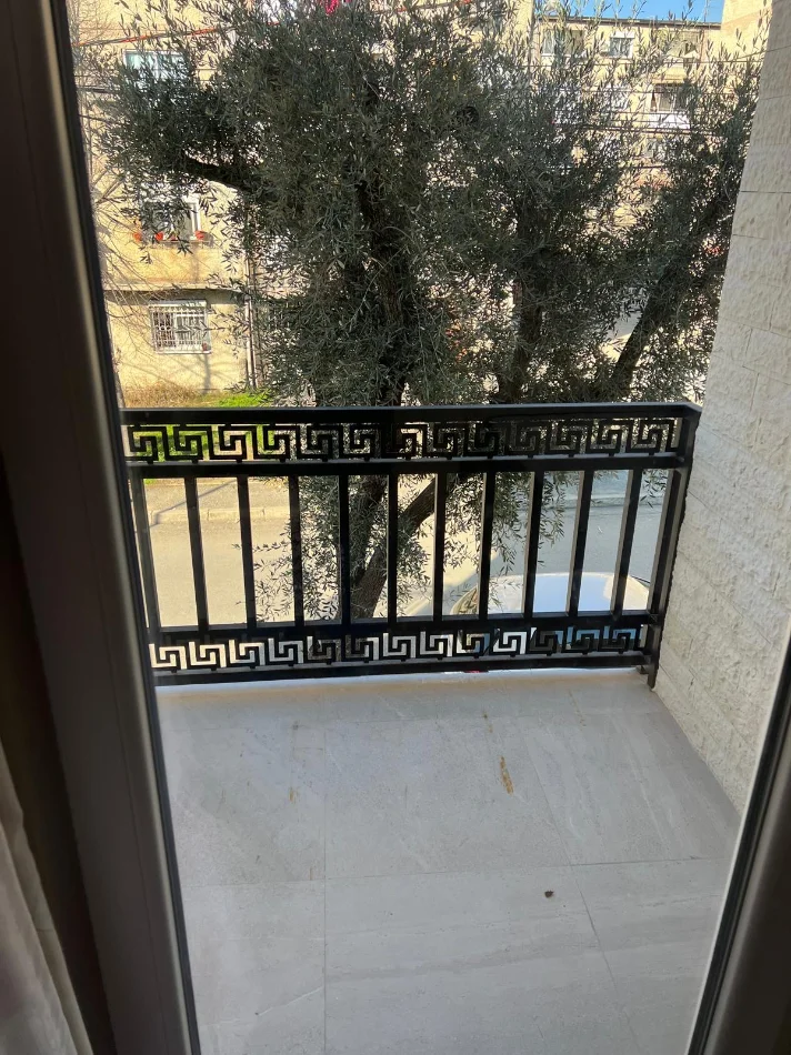 Tirane, jepet me qera apartament 1+1+Ballkon Kati 2, 55 m² 450 € (Shkolla e Bashkuar)