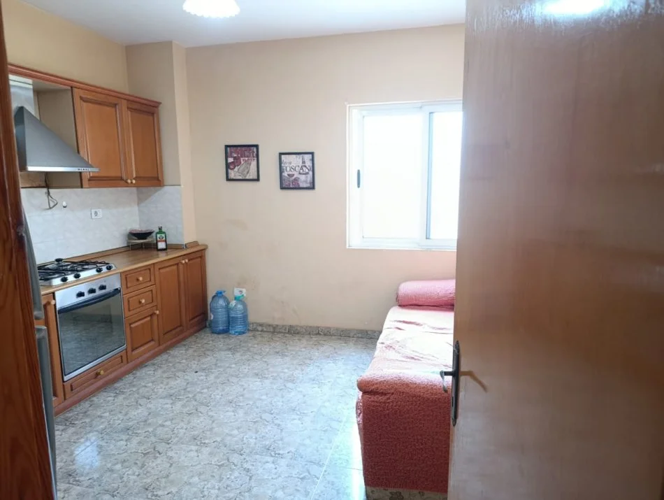 Tirane, jepet me qera apartament 2+1 Kati 3, 135 m² 500 € 