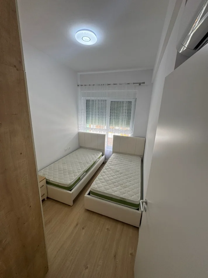Tirane, jepet me qera apartament 2+1+Ballkon Kati 5, 79 m² 498 € (Mangalem21)