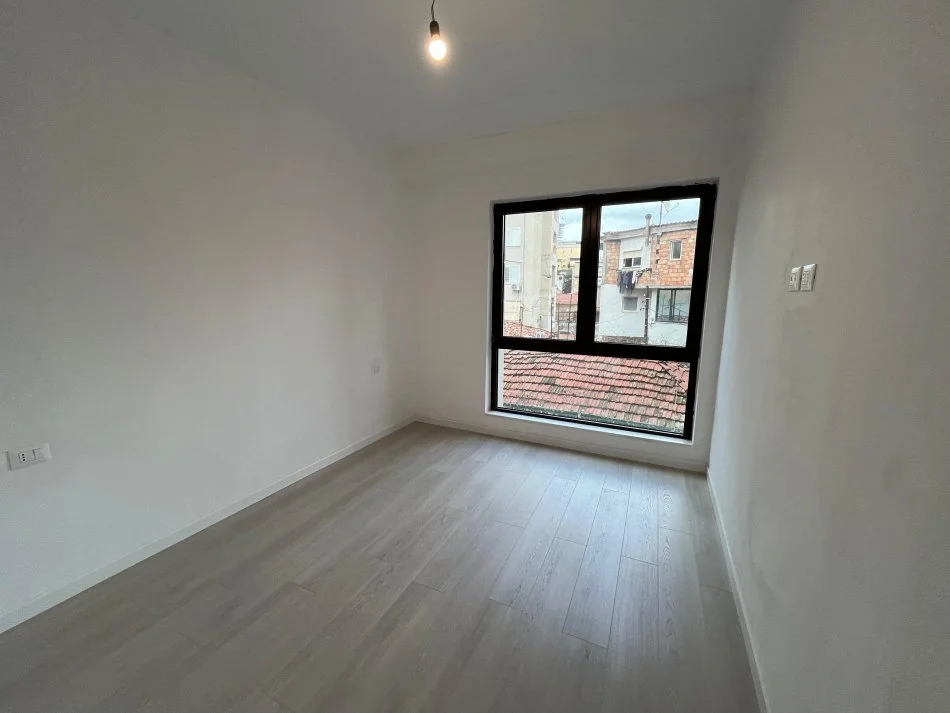 Tirane, jepet me qera apartament 2+1+Aneks+Ballkon Kati 1, 100 m² 750 € (Myslym Shyri)