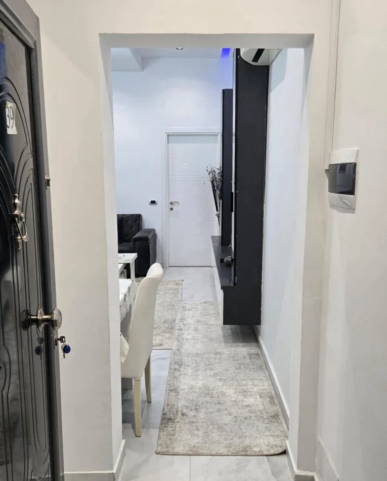 Tirane, jepet me qera apartament 1+1+Ballkon Kati 5, 70 m² 550 € (prane Kristal Center)